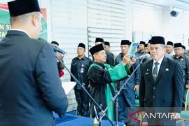 Bupati Inhu harap Sahruddin amanah menjalani tugas