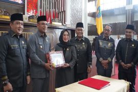 Pemkab Kotabaru sampaikan Nota Keuangan dan RAPBD-P TA 2025