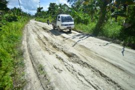 Jalan rusak trans Mentawai Page 1 Small