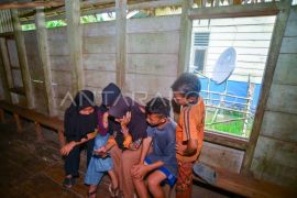 Akses komunikasi di daerah 3T Page 2 Small