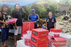 Dinsos NTB salurkan bantuan warga terdampak banjir di Mataram