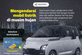 Mengendarai mobil listrik di musim hujan