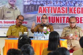 Wawali Ambon tinjau SPMB 2025-2026 pastikan kuota dan usia siswa sesuai aturan