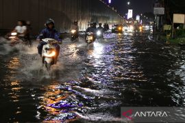 Curah hujan tinggi dan rob, dua RT di Jakut terendam banjir