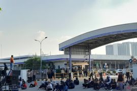 Buruh gelar aksi unjuk rasa lanjutan di PT YMMA Bekasi