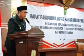 Pengesahan perda tentang pajak langkah meningkatkan kemandirian keuangan