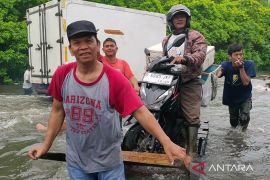 Banjir masih menggenangi sembilan RT di Jakbar dan Jakut hingga Rabu pagi
