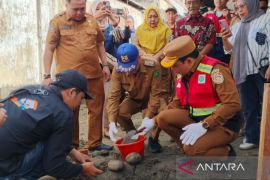 Pemkot Bengkulu bagikan ribuan septic tank untuk masyarakat