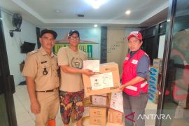 PMI Jakbar salurkan bantuan logistik bagi korban banjir di Rawa Buaya