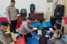 Puluhan warga Bidara Cina Jaktim masih mengungsi di masjid