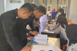 Lapas Padang-BNNP lakukan tes urine terhadap narapidana