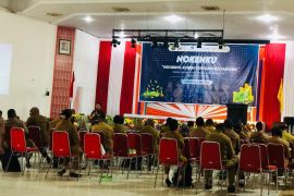 OJK dan BI beri edukasi literasi keuangan kepada ASN Kaimana