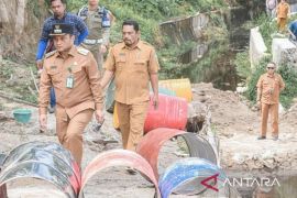 Wali kota tinjau tahapan perbaikan irigasi di Batunadua