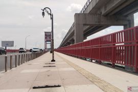 Kursi wisatawan di Jembatan Ampera hilang digondol maling