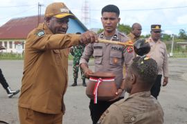 Polres Nduga kenalkan lingkungan Kenyam 52 bintara baru