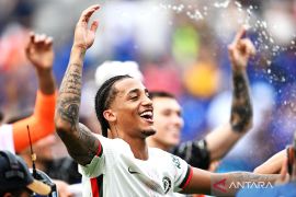 Insiden terjadi pascalaga final, Enrique serang Joao Pedro