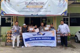 BPR NTB salurkan bantuan bahan makanan untuk korban banjir Mataram