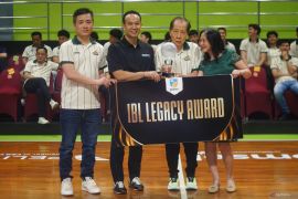 IBL anugerahkan Legacy Award kepada Suk Fuk dari Pacific Caesar