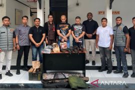 Polda Papua Barat serahkan tersangka pemilik senjata ilegal ke Kejaksaan