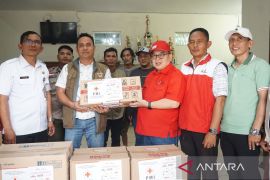 PMI Jakbar salurkan bantuan logistik bagi korban banjir di Kembangan