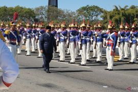 Prabowo disambut meriah dengan parade pasukan berkuda di Istana Brasil