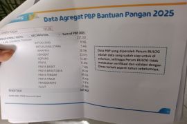 Penyaluran bantuan beras 20 kg di Lombok Tengah gunakan DTSEN