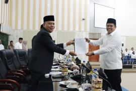Paripurna DPRD, Wabup Adlin sampai nota pengantar pertanggung jawaban APBD