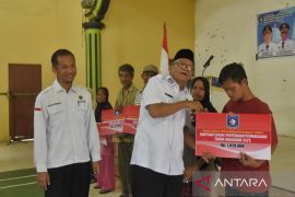 Pemerintah Bangka Barat salurkan bantuan sosial bagi 822 warga rentan