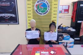 Polisi Jambi  tangkap suami istri pengedar sabu di desa