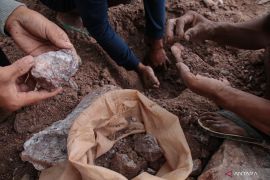 Tajuk ANTARA NTB - Menguji batas legalisasi tambang rakyat di NTB