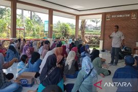 Pemprov membantu sambungan listrik gratis bagi 16.000 keluarga di Cianjur