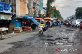 Cegah banjir, Pemkot Serang tata pedagang di saluran irigasi Pasar Induk Rau