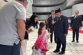 Momen Prabowo sapa dan puji kecantikan anak kecil Brazil