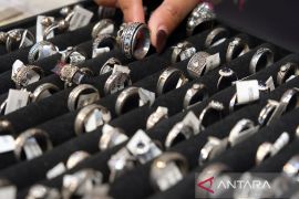 Ingin coba investasi perak? Simak tips dan caranya untuk pemula