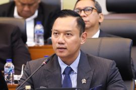 Menko AHY terus kawal program Giant Sea Wall dan kereta cepat