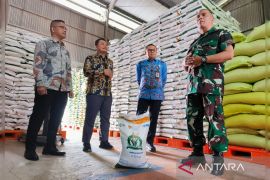 Bulog Kalteng memastikan kesiapan penyaluran bantuan beras ke 93.161 PBP