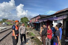 KAI Palembang imbau masyarakat tidak melempari kereta api