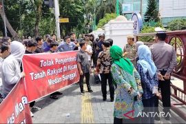 Massa gelar aksi unjuk rasa di tiga instansi, desak usut dugaan mafia tanah di Pacific Palace