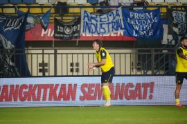 Update Ole Romeny pasca ditekel keras pemain Arema FC, Pelatih: cedera cukup serius
