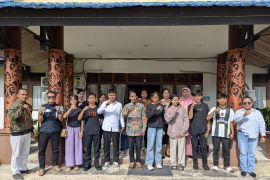 Disdikbud minta 10 siswa program beasiswa ADEM menjadi duta Bengkayang
