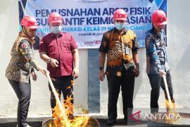 Kantor Imigrasi Cianjur memusnahkan Arsip Subantif Keimigrasian 2019