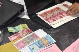 Kejari Bireuen tahan dua tersangka pengedar uang palsu