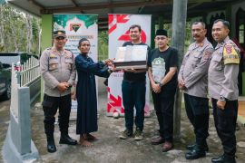 Polri dan LSM PENJARA 1 bantu air ke musala di pelosok Gunungkidul