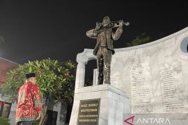 Achmad Hidayat ajak MPLS kenalkan Indonesia Raya tiga stanza di Surabaya