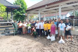 WHDI dan Ormas Hindu NTB salurkan bantuan banjir ke warga Mataram