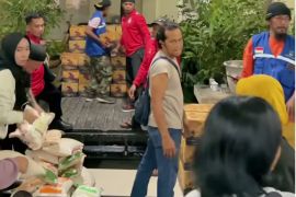 Dinsos terima bantuan seragam sekolah bagi anak korban banjir di Mataram