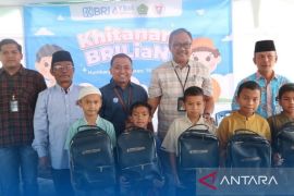BRI khitan massal 50 anak di Humbahas