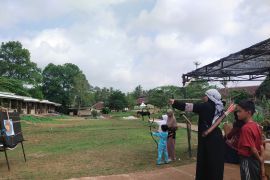 Orang tua isi waktu libur anak dengan olahraga panahan cegah candu gawai