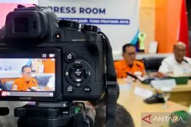 Tim SAR visualisasikan bangkai KMP Tunu dalam posisi terbalik