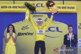 Pogacar menangi etape ketujuh dan rebut pimpinan Tour de France
